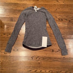 Lululemon Runderful Long Sleeve size 2 - NEVER WORN